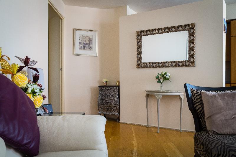 Spacious 2-bedroom apartment in Mayfair - image 6