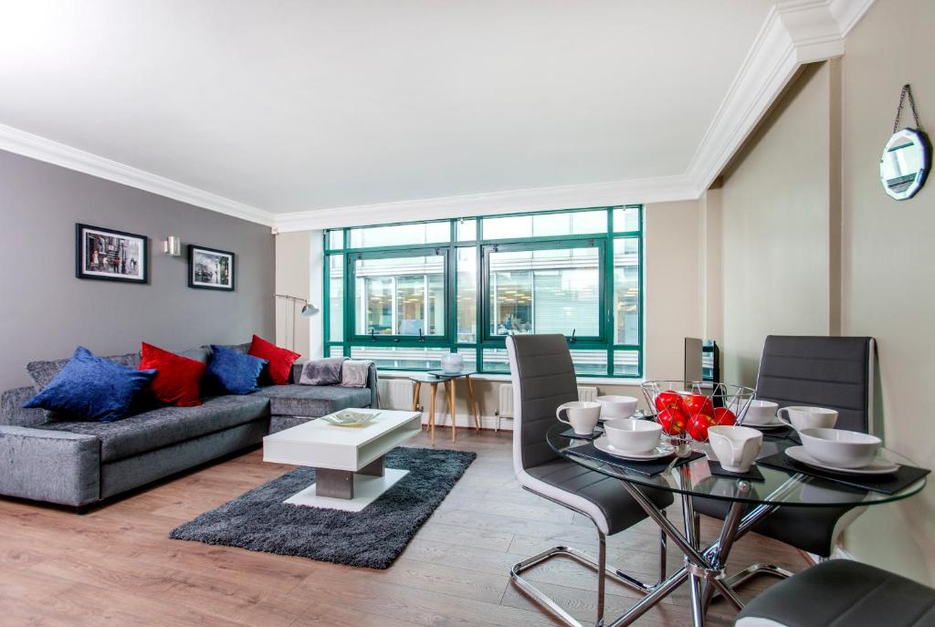 2Bed 2Bath Apartment in Fitzrovia - FREE Exclusive Parking - main image