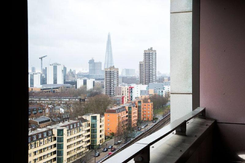 Centrally located spacious flat with amazing views - image 4