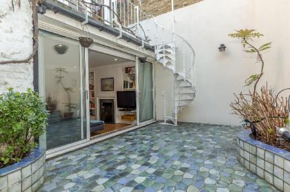 Beautiful 3BR Home with terrace in Knightsbridge - image 8