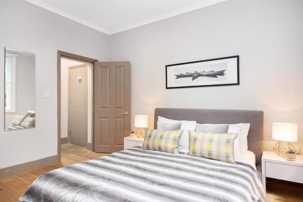 One Bed Serviced Apts near Oxford Street upper ground - image 4