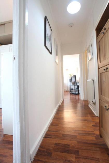 Bright Comfortable Chelsea flat - Great Location! - image 14