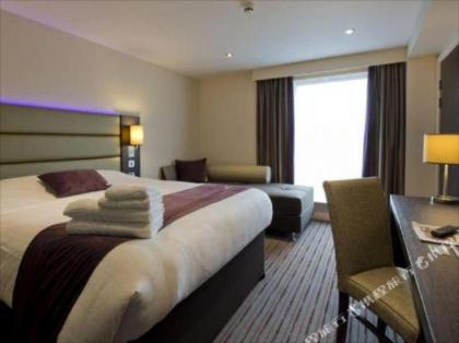 Premier Inn Heathrow Airport Terminal 4 - image 1