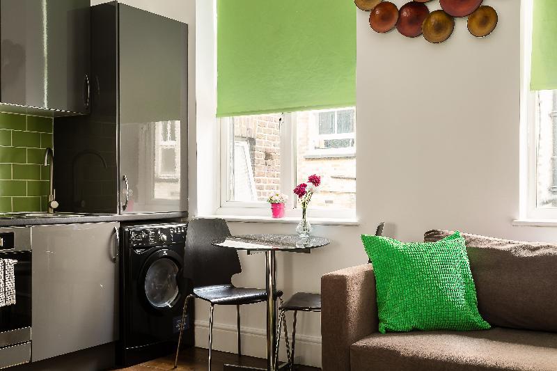 Cosy green 1-bedroom apartment - image 3