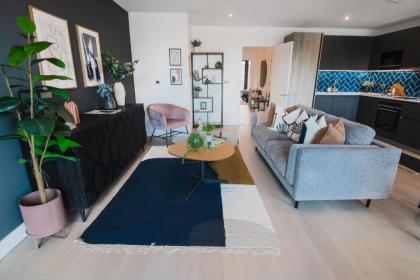 Stylish brand new 3 bedroom apartment in Shoreditch - image 13