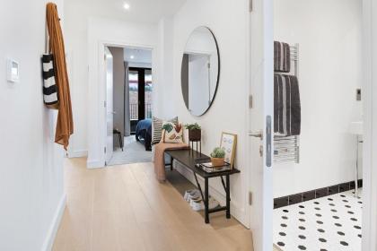 Stylish brand new 3 bedroom apartment in Shoreditch - image 14