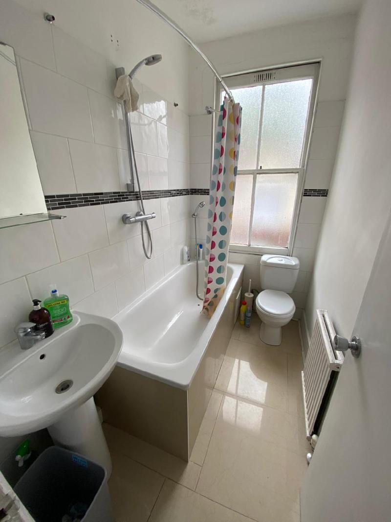 LOVELY 3 BEDROOM FLAT LOCATED IN THE CITY CENTRE! - image 6