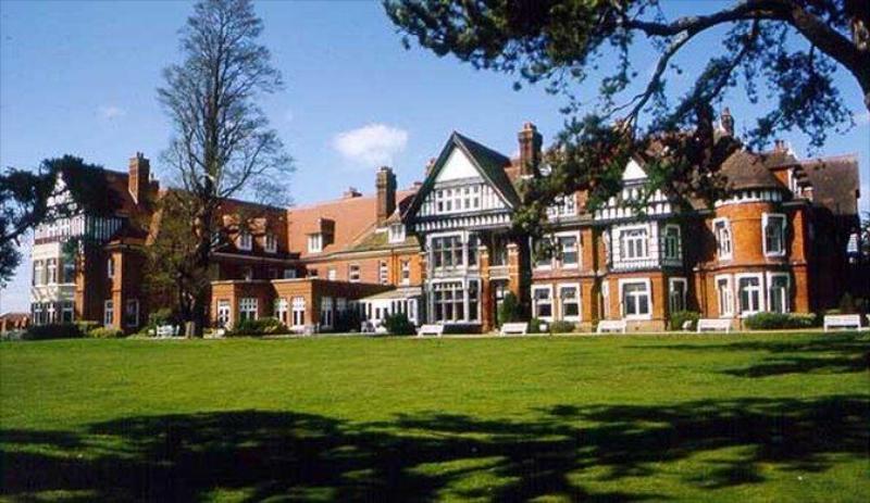 Woodlands Park Hotel - main image