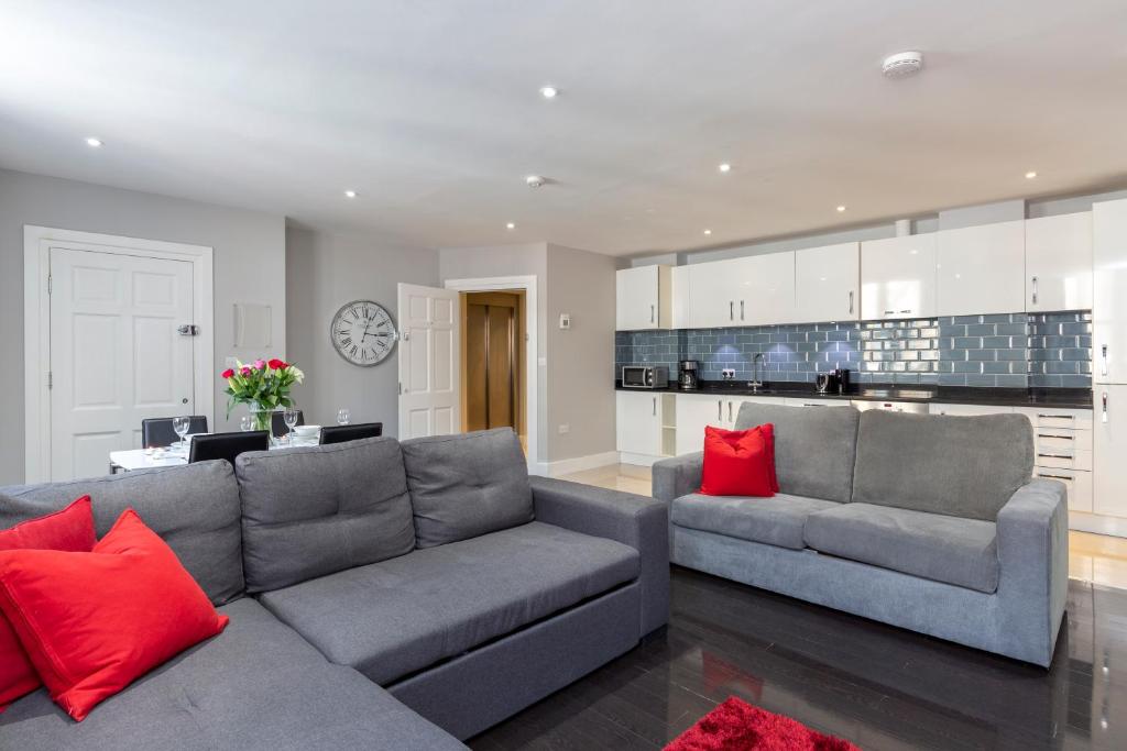 Deluxe Central City of London Apartments - main image