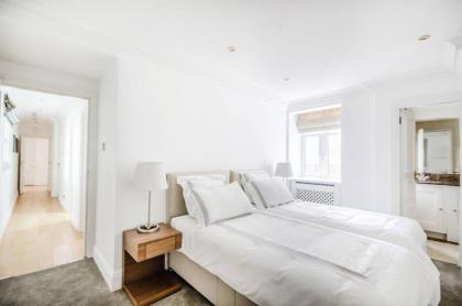 Inviting 2-Bed Apartment in London - image 11