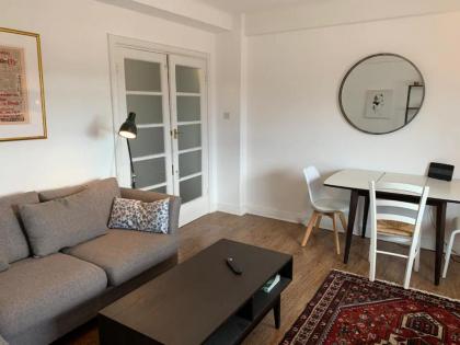 Contemporary 2 Bedroom Flat in Bayswater - image 10