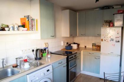 Characterful 1 Bedroom Flat Close to DLR - image 10