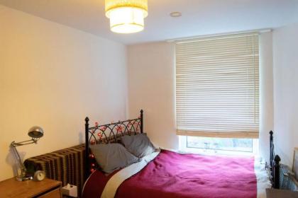 Characterful 1 Bedroom Flat Close to DLR - image 11