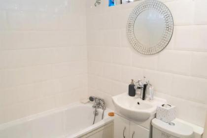 Characterful 1 Bedroom Flat Close to DLR - image 15