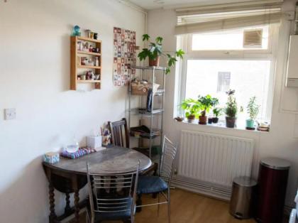 Characterful 1 Bedroom Flat Close to DLR - image 8