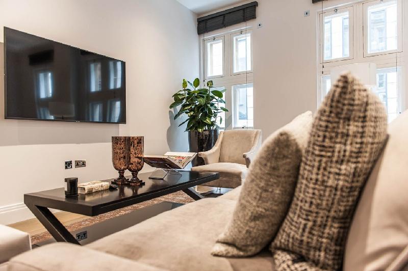 Three bedroom apartment close to Covent Garden - main image