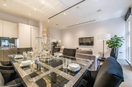 Three bedroom apartment close to Covent Garden - image 2