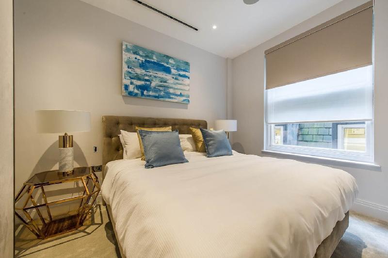 Three bed walking distance to Charing Cross - image 3