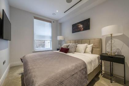 Three bed walking distance to Charing Cross - image 4