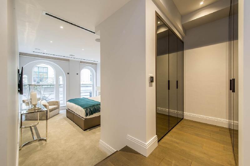 Three bed walking distance to Charing Cross - image 6