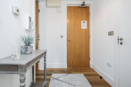 The Heart of Covent Garden Sleeps 4 - image 13