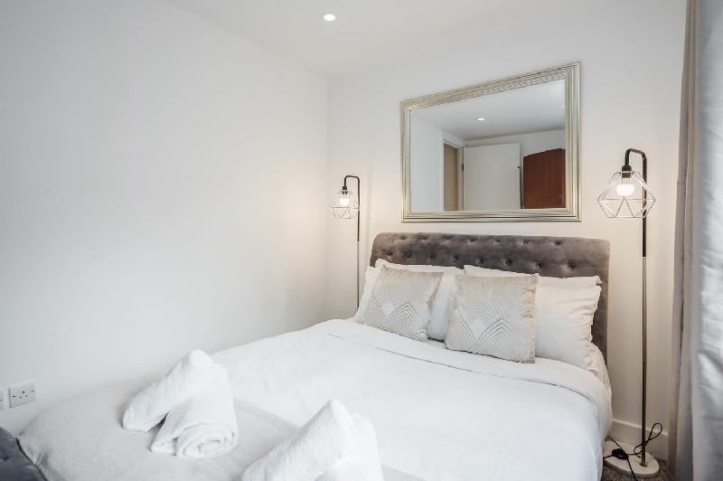 The Heart of Covent Garden Sleeps 4 - image 2