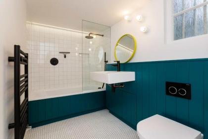 Veeve - Colourful Comfort in Earls Court - image 20