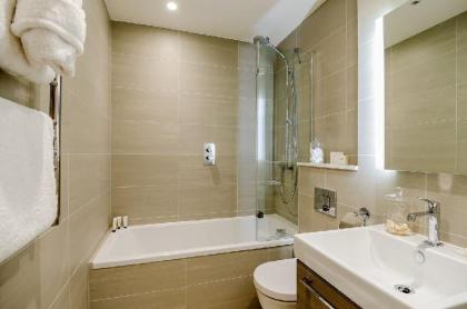 Stunning 1bedroom South Kensington - image 3