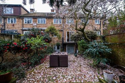 The Porchester Gardens - Modern & Bright 4BDR with Garden and Parking - image 18