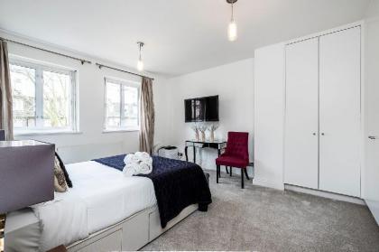 The Porchester Gardens - Modern & Bright 4BDR with Garden and Parking - image 9