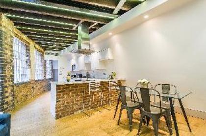 Stunning two bed stones throw to  Oxford Street - image 15