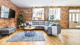 Beautiful two bed stones throw to Soho - main image