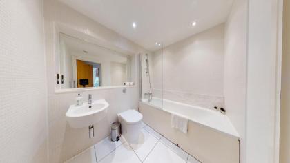 Spacious Serviced Apartments Canary Wharf - image 12