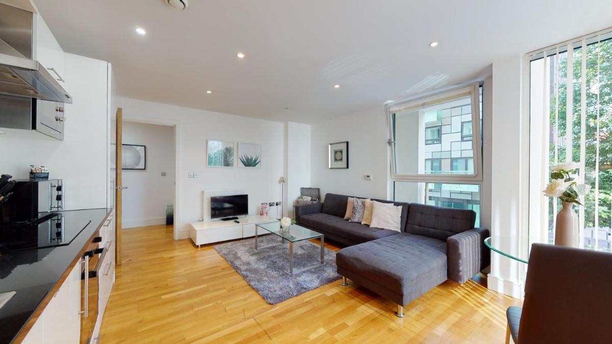 Spacious Serviced Apartments Canary Wharf - image 3