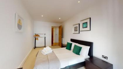 Spacious Serviced Apartments Canary Wharf - image 7