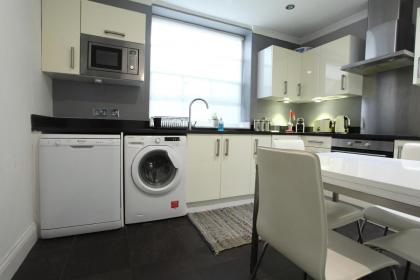 Walk to Notting Hill /Paddington 1 B/R with patio - image 13