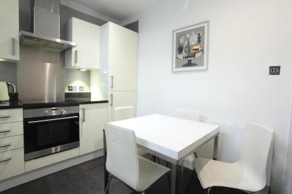 Walk to Notting Hill /Paddington 1 B/R with patio - image 14