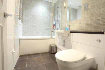 Walk to Notting Hill /Paddington 1 B/R with patio - image 15