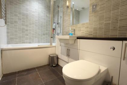 Walk to Notting Hill /Paddington 1 B/R with patio - image 17