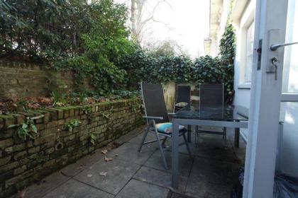 Walk to Notting Hill /Paddington 1 B/R with patio - image 19