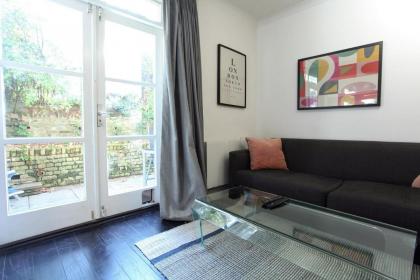 Walk to Notting Hill /Paddington 1 B/R with patio - image 2