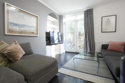 Walk to Notting Hill /Paddington 1 B/R with patio - image 4