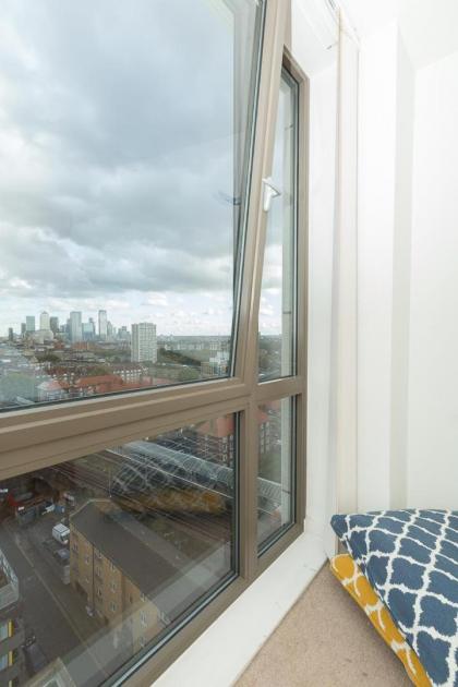 2 Bedroom East London Apartment With Amazing Views - image 16