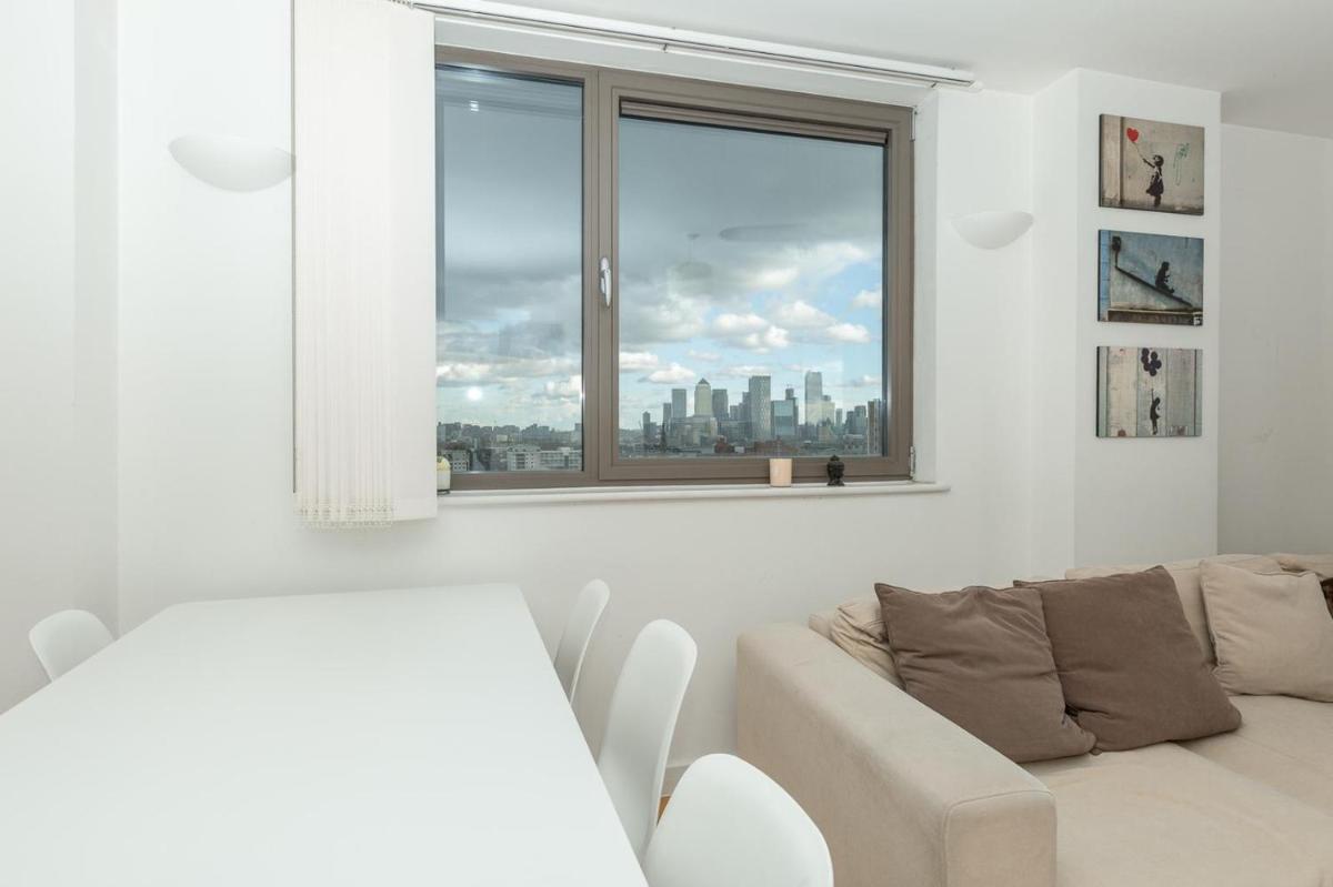 2 Bedroom East London Apartment With Amazing Views - image 4