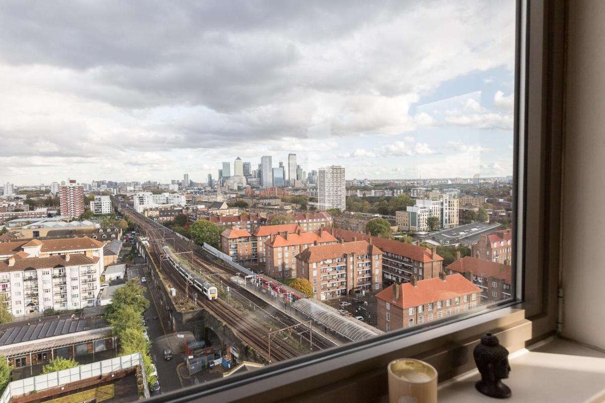 2 Bedroom East London Apartment With Amazing Views - image 7