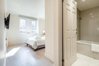 Stunning 3-bedroom in the heart of London with parking-hosted by Sweetstay - image 13