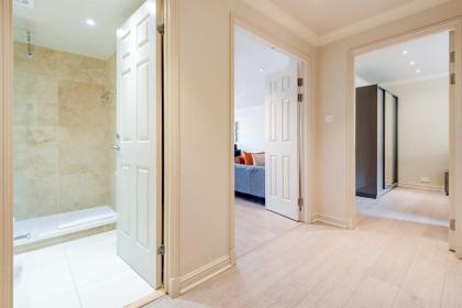 Stunning 3-bedroom in the heart of London with parking-hosted by Sweetstay - image 17