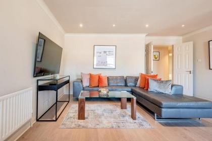 Stunning 3-bedroom in the heart of London with parking-hosted by Sweetstay - image 7