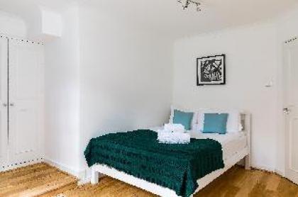 Duplex apartment with patio in Marylebone - image 13