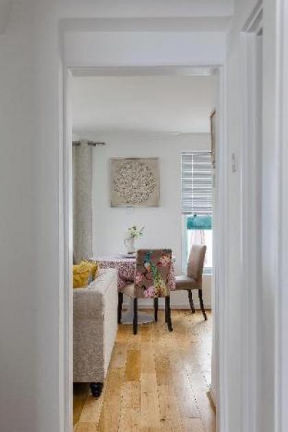 Duplex apartment with patio in Marylebone - image 18